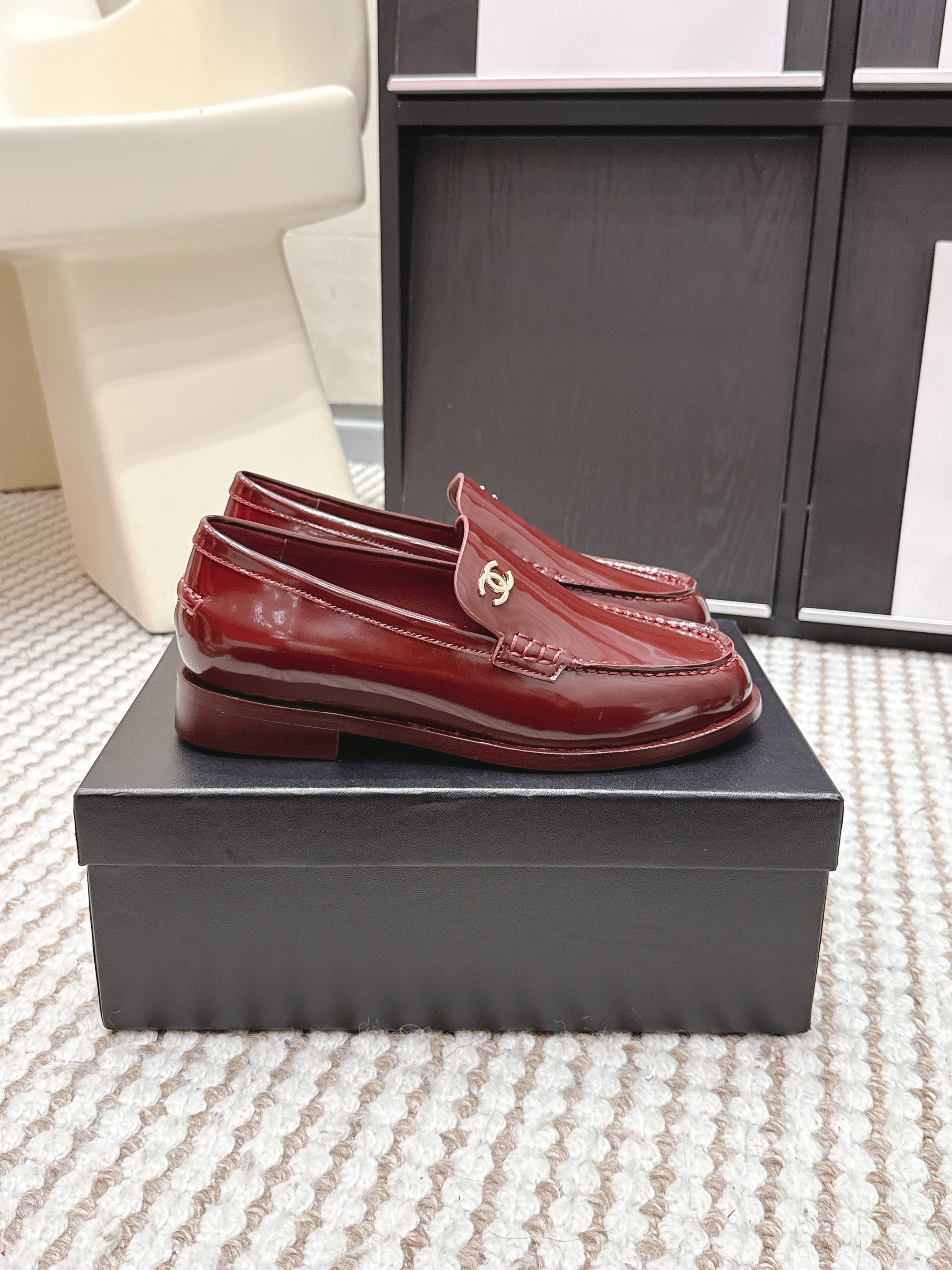 CHANEL 26S LOAFERS IN DARK RED GLOSSY CALFSKIN