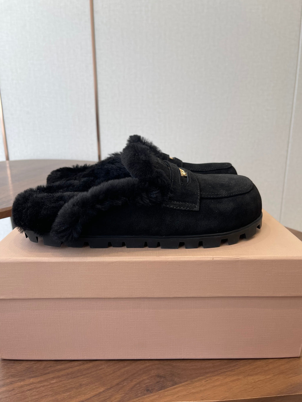 MIUMIU 25S MULES SLIPPERS SHEEPWOOL IN BLACK SUEDE