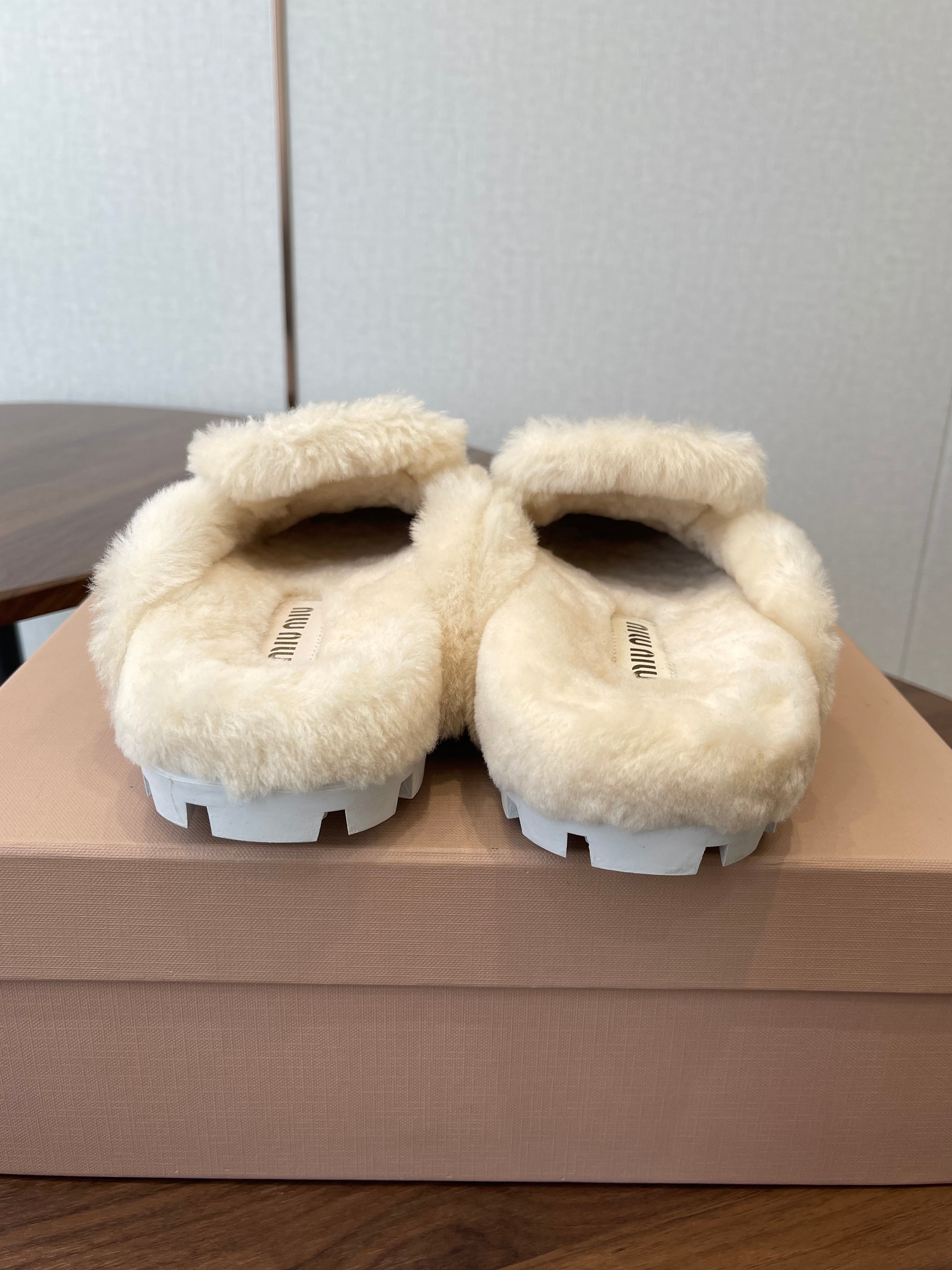MIUMIU 25S MULES SLIPPERS SHEEPWOOL IN DARK BROWN SUEDE