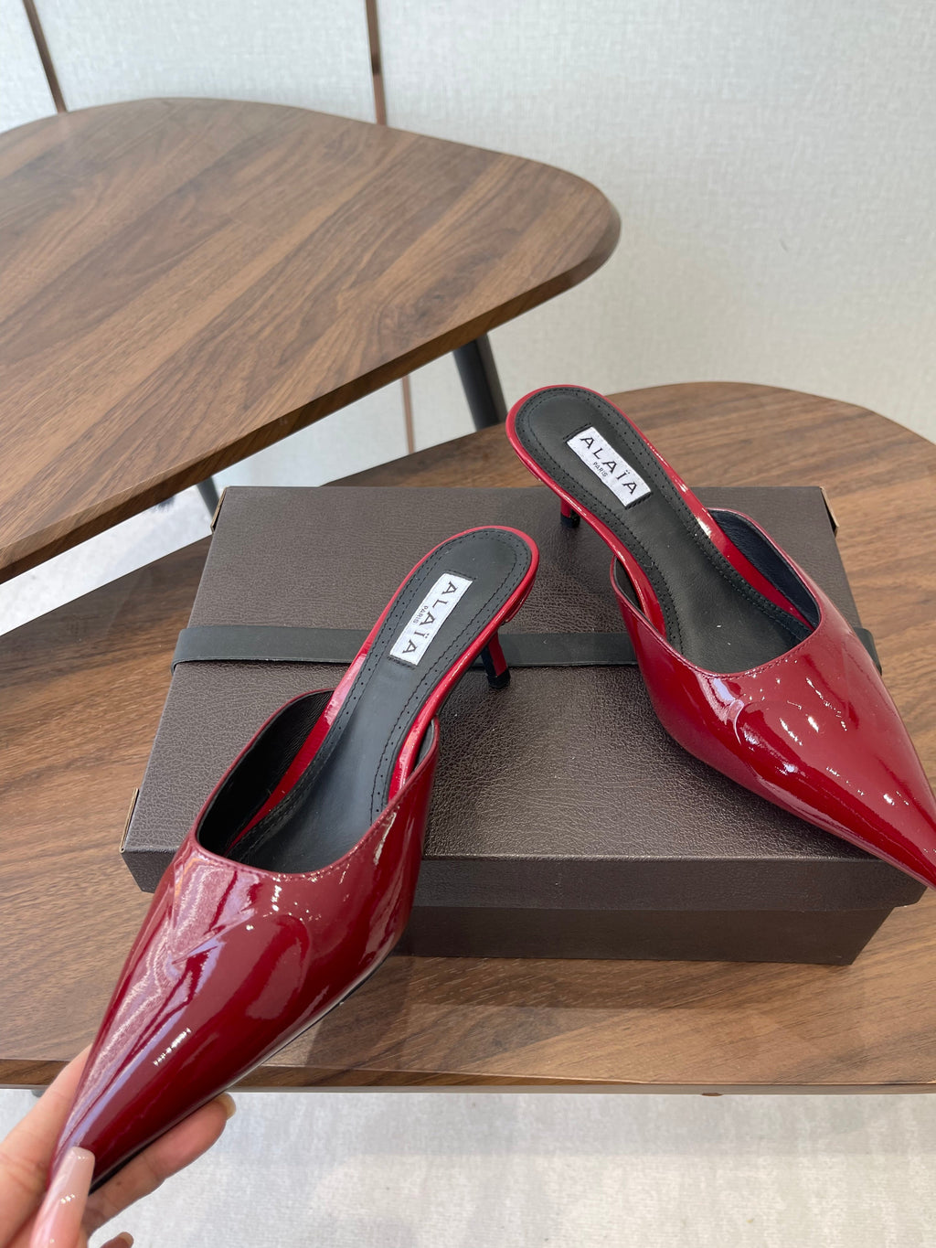 ALAIA 26S HEELED MULES 50 MM IN DARK RED GLOSSY CALFSKIN