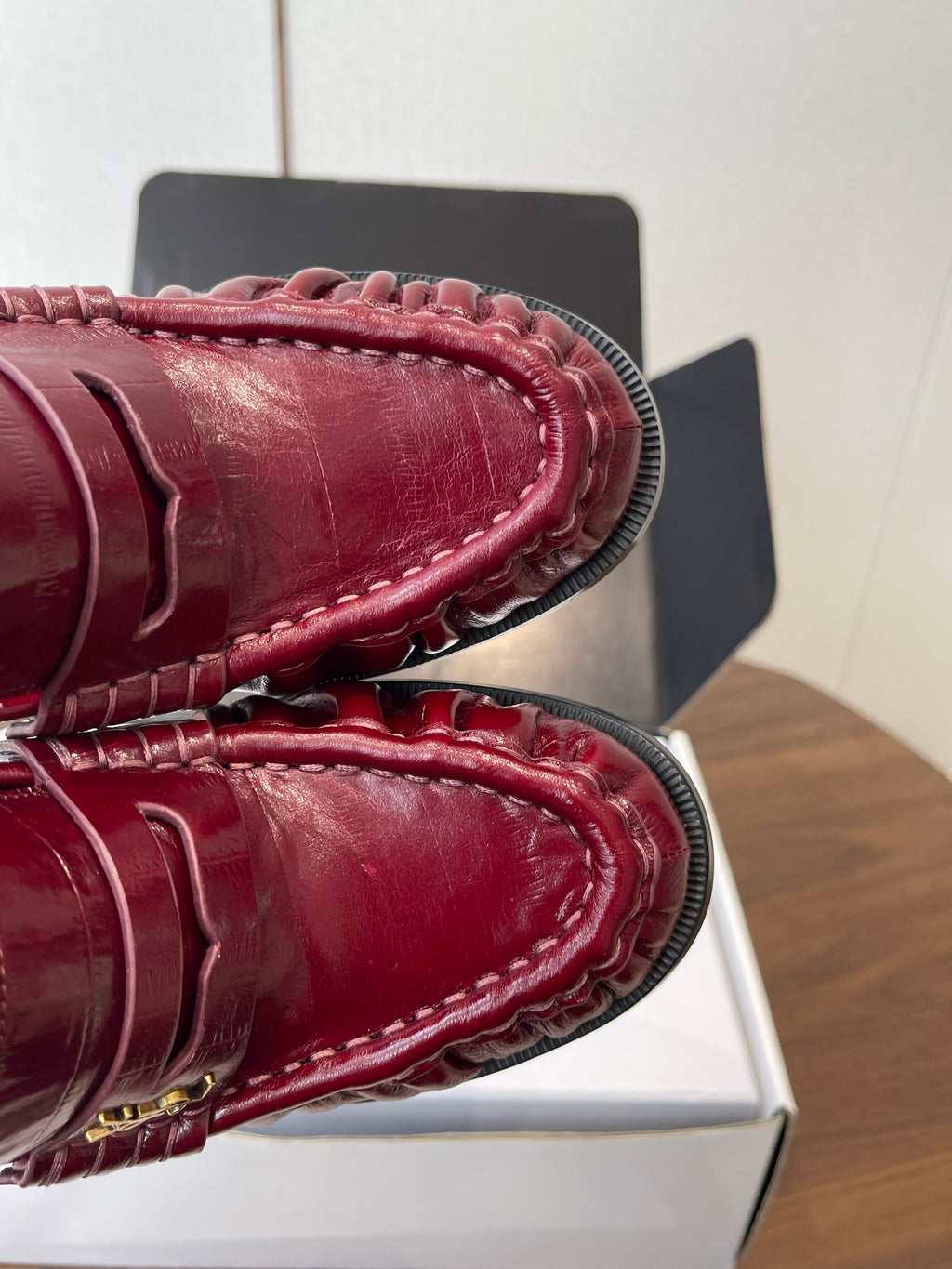 YSL 26S HEELED LOAFERS 100 MM IN DARK RED SHINY CALFSKIN