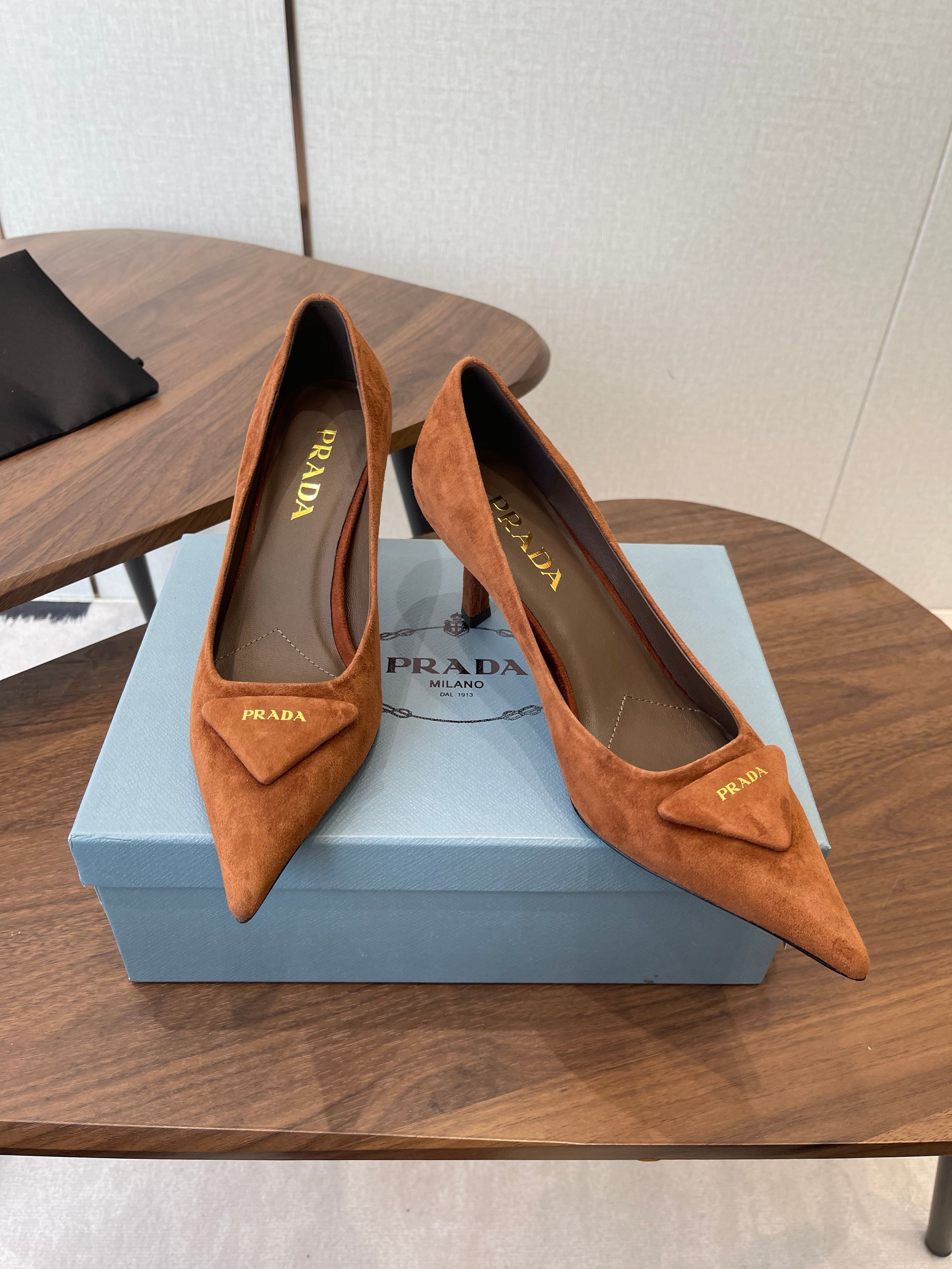 PRADA 26S POINTED TOE HIGH HEELS 75MM IN CARAMEL BROWN SUEDE WITH LOGO
