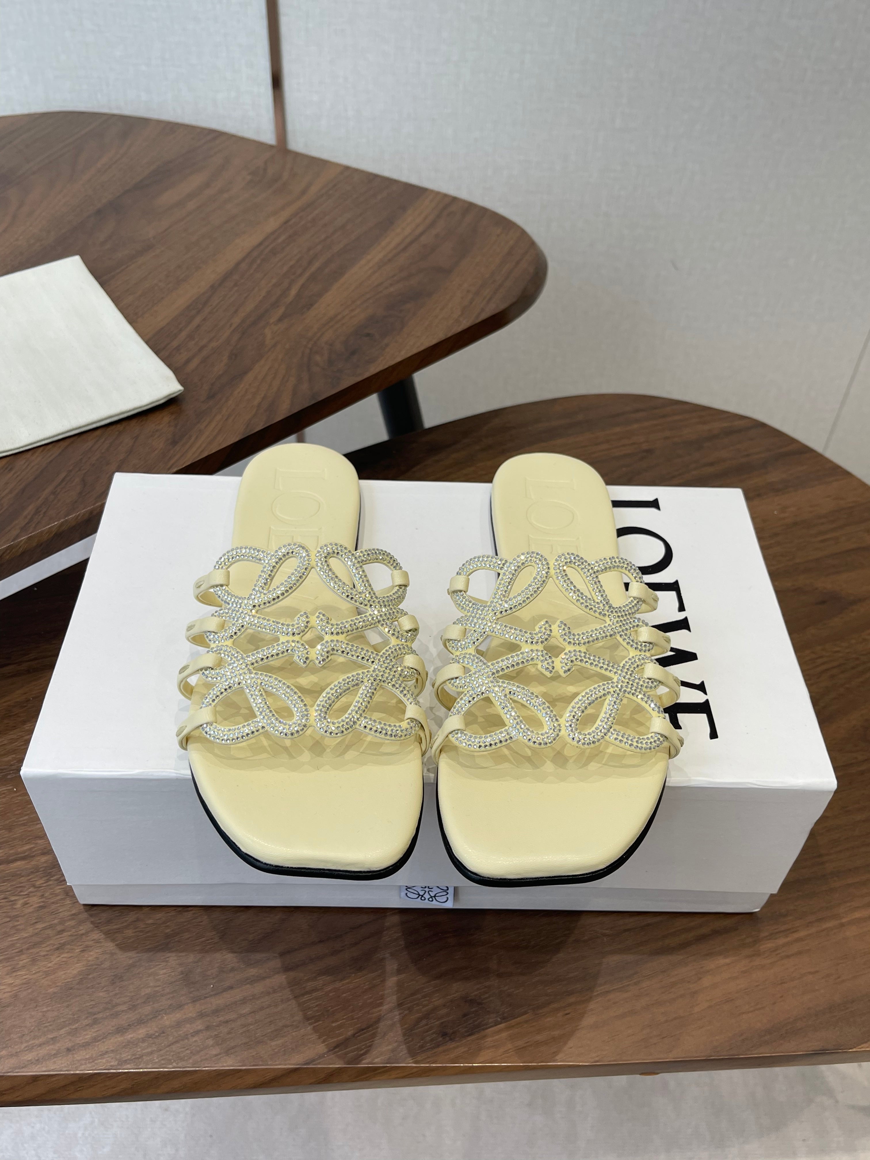 LOEWE 26S FLAT SANDALS IN LIGHT YELLOW CALFSKIN WITH CRYSTALS