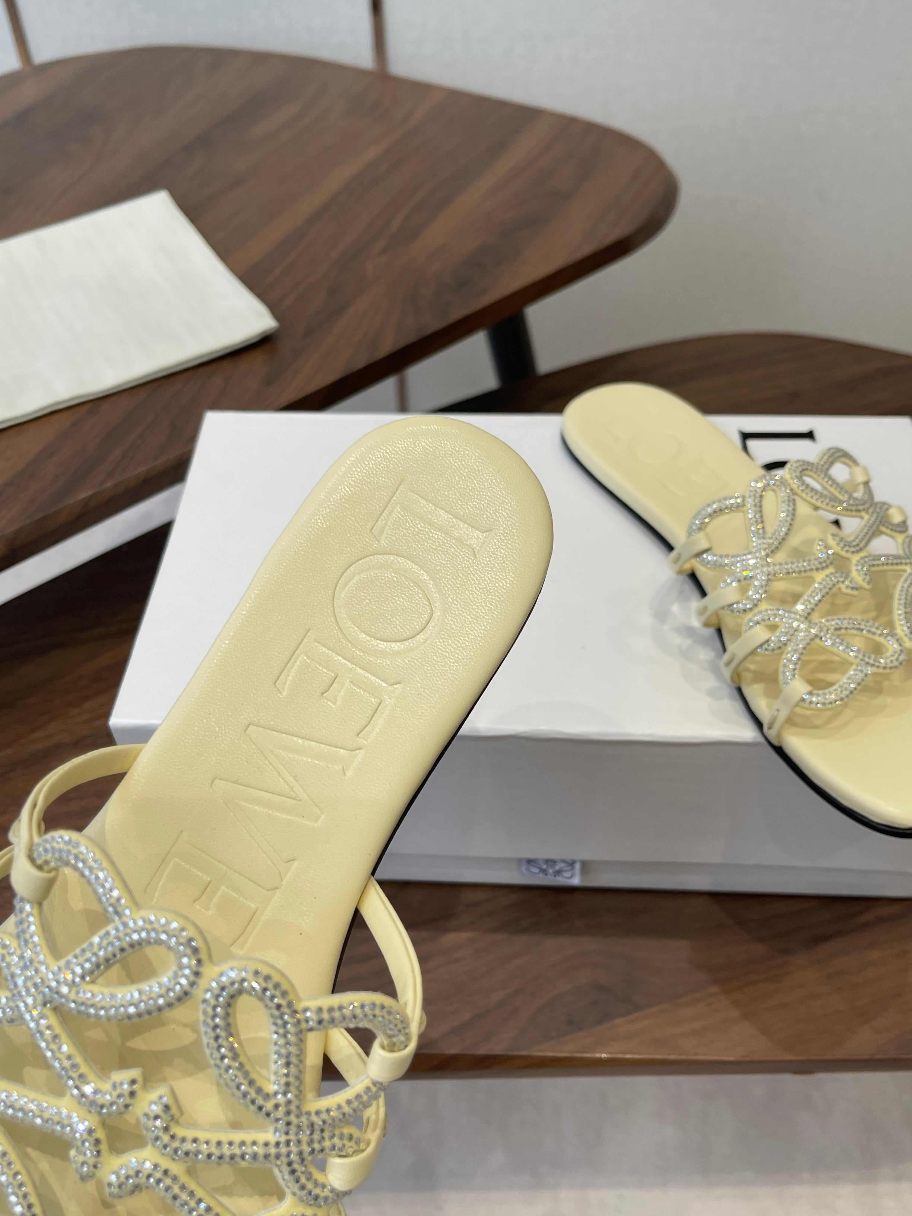 LOEWE 26S FLAT SANDALS IN LIGHT YELLOW CALFSKIN WITH CRYSTALS