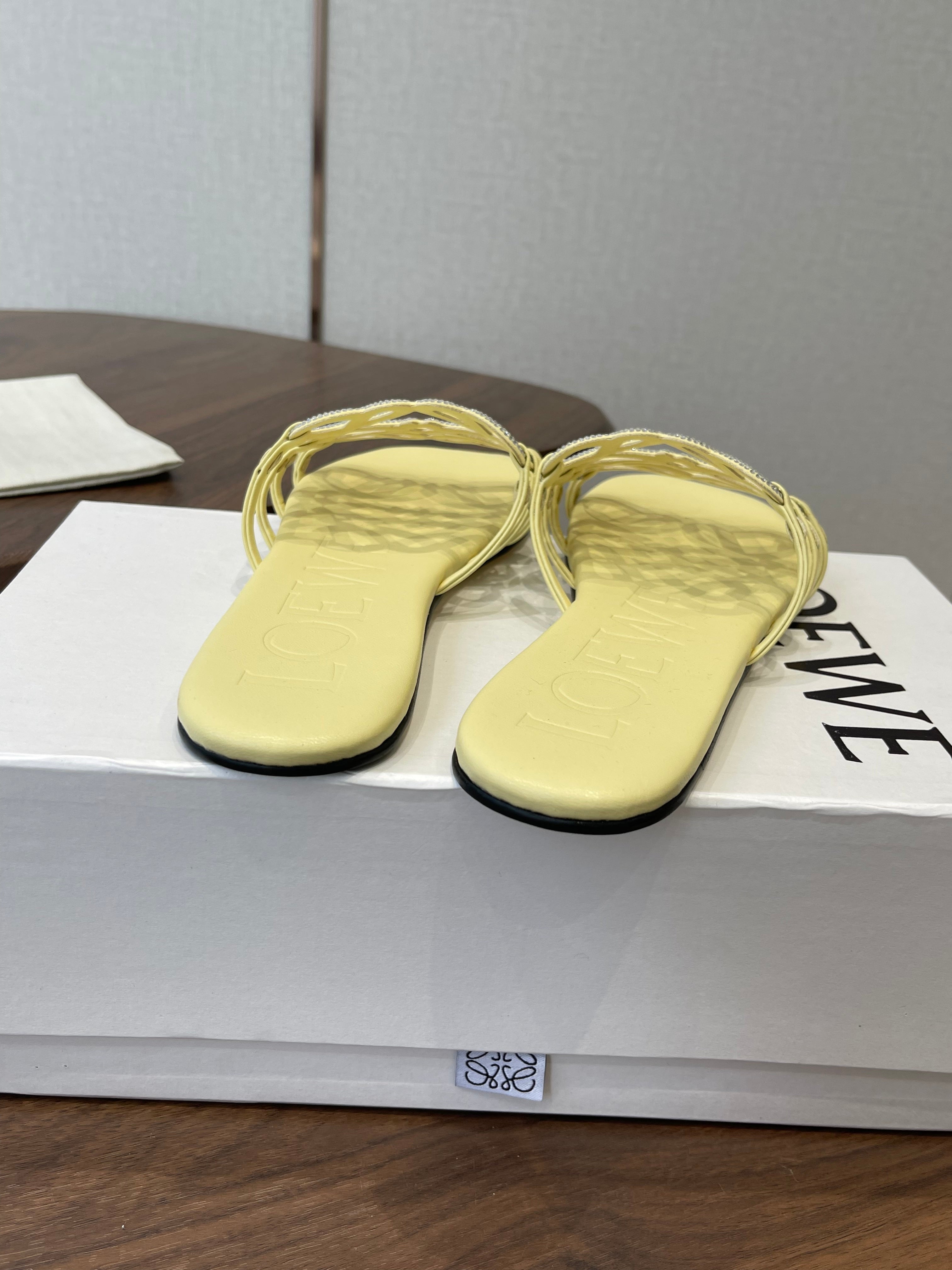 LOEWE 26S FLAT SANDALS IN YELLOW CALFSKIN WITH CRYSTALS