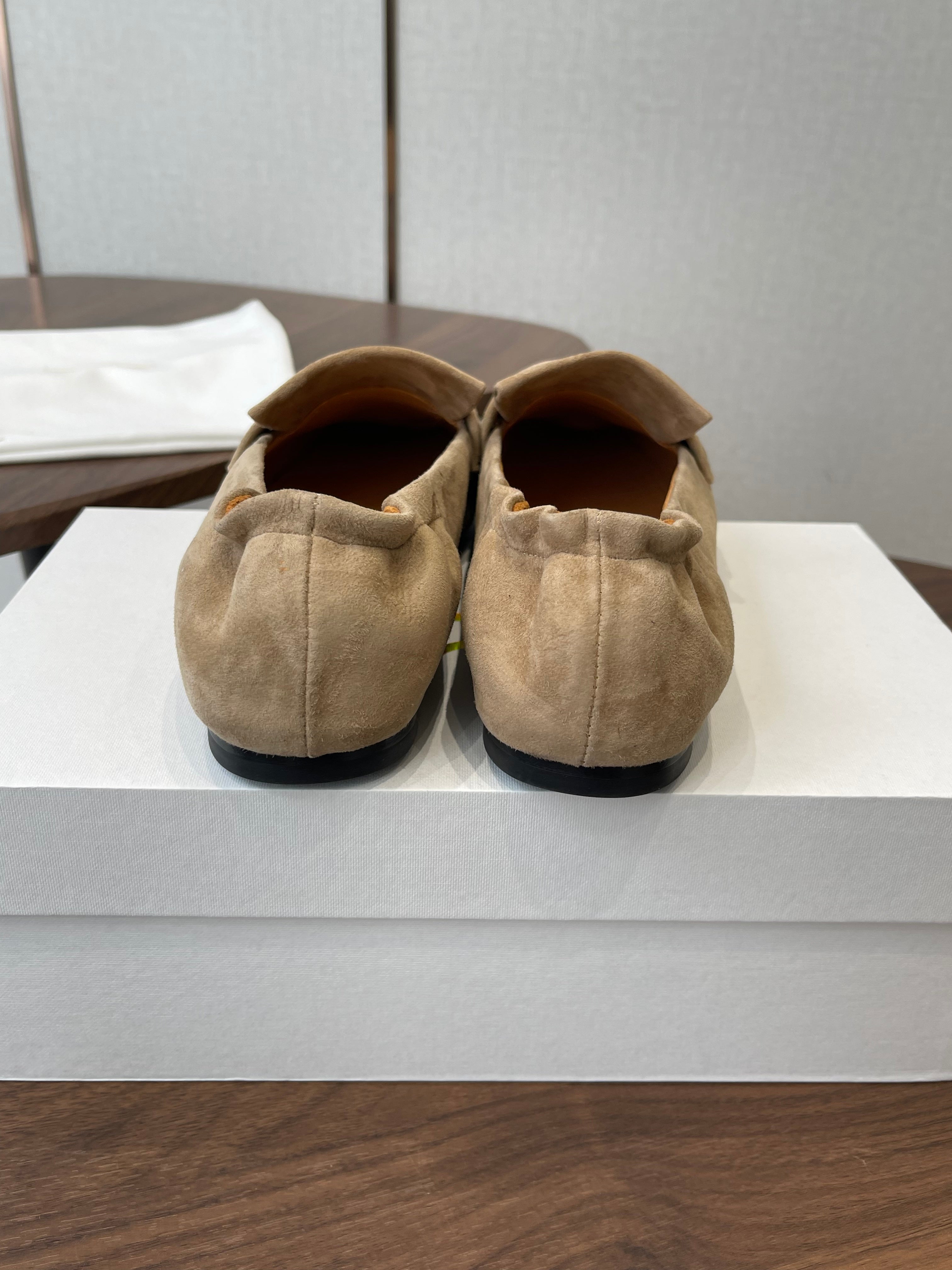 THE ROW 26S SQUARE TOE LOAFERS IN BEIGE SUEDE