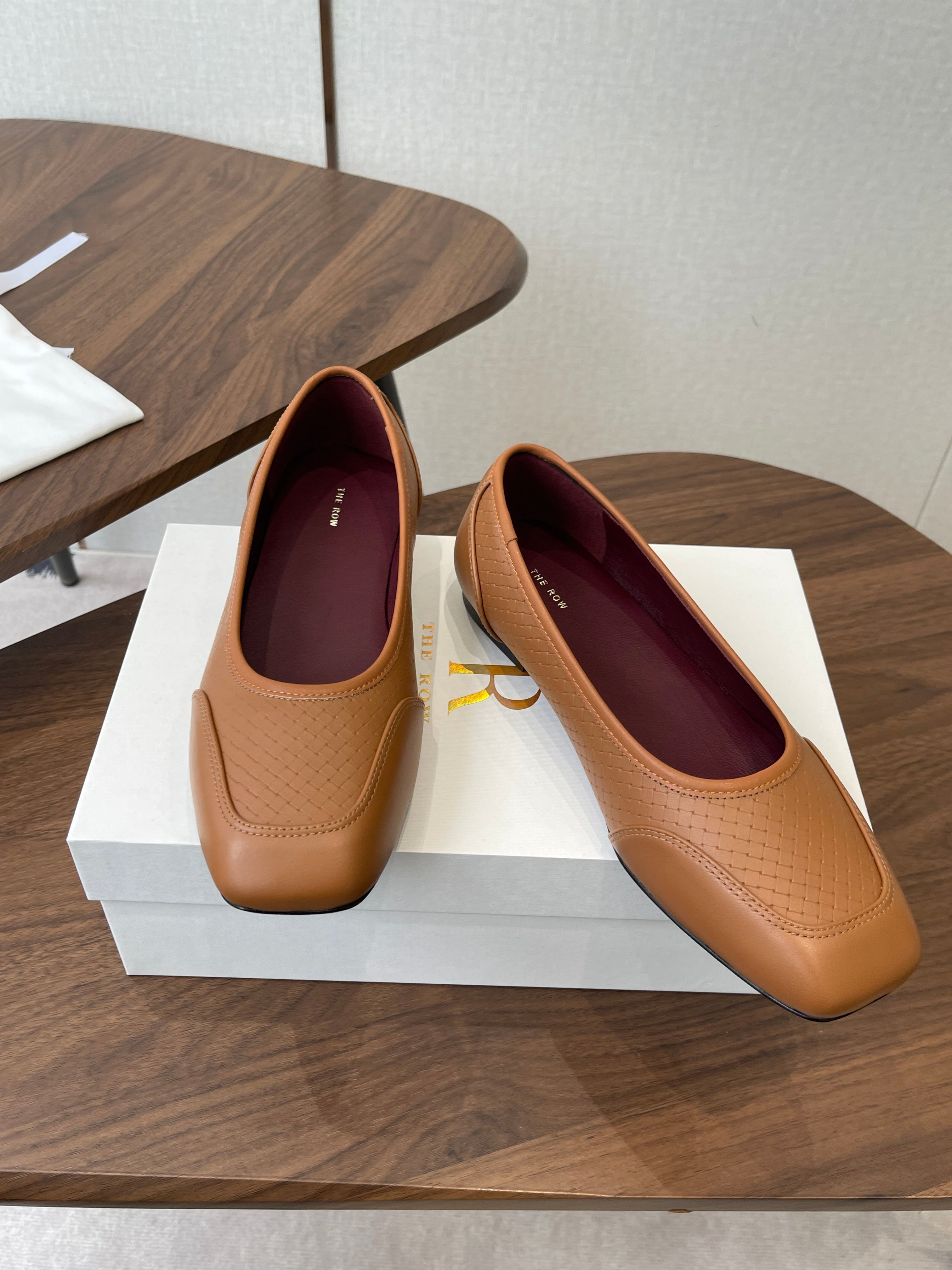 THE ROW 26S SQUARE TOE  BALLET FLATS IN CARAMEL BROWN CALFSKIN