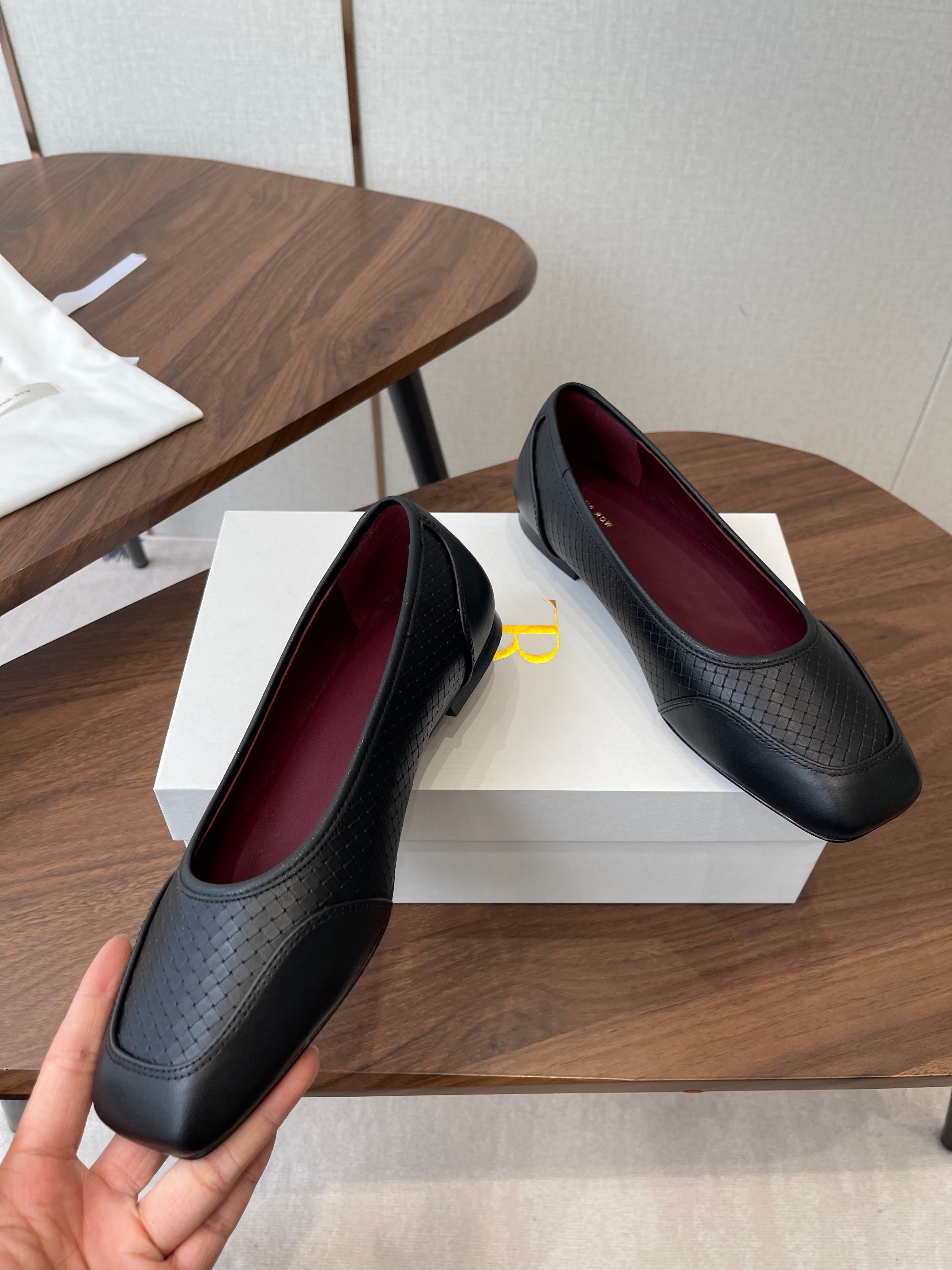 THE ROW 26S SQUARE TOE  BALLET FLATS IN BLACK CALFSKIN