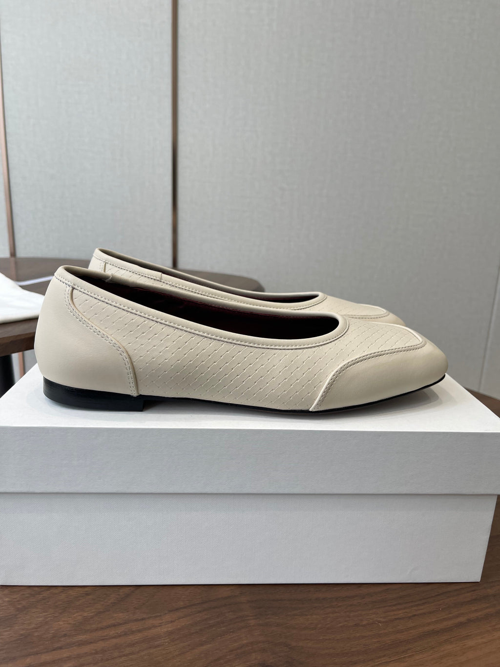 THE ROW 26S SQUARE TOE  BALLET FLATS IN CREAM WHITE CALFSKIN