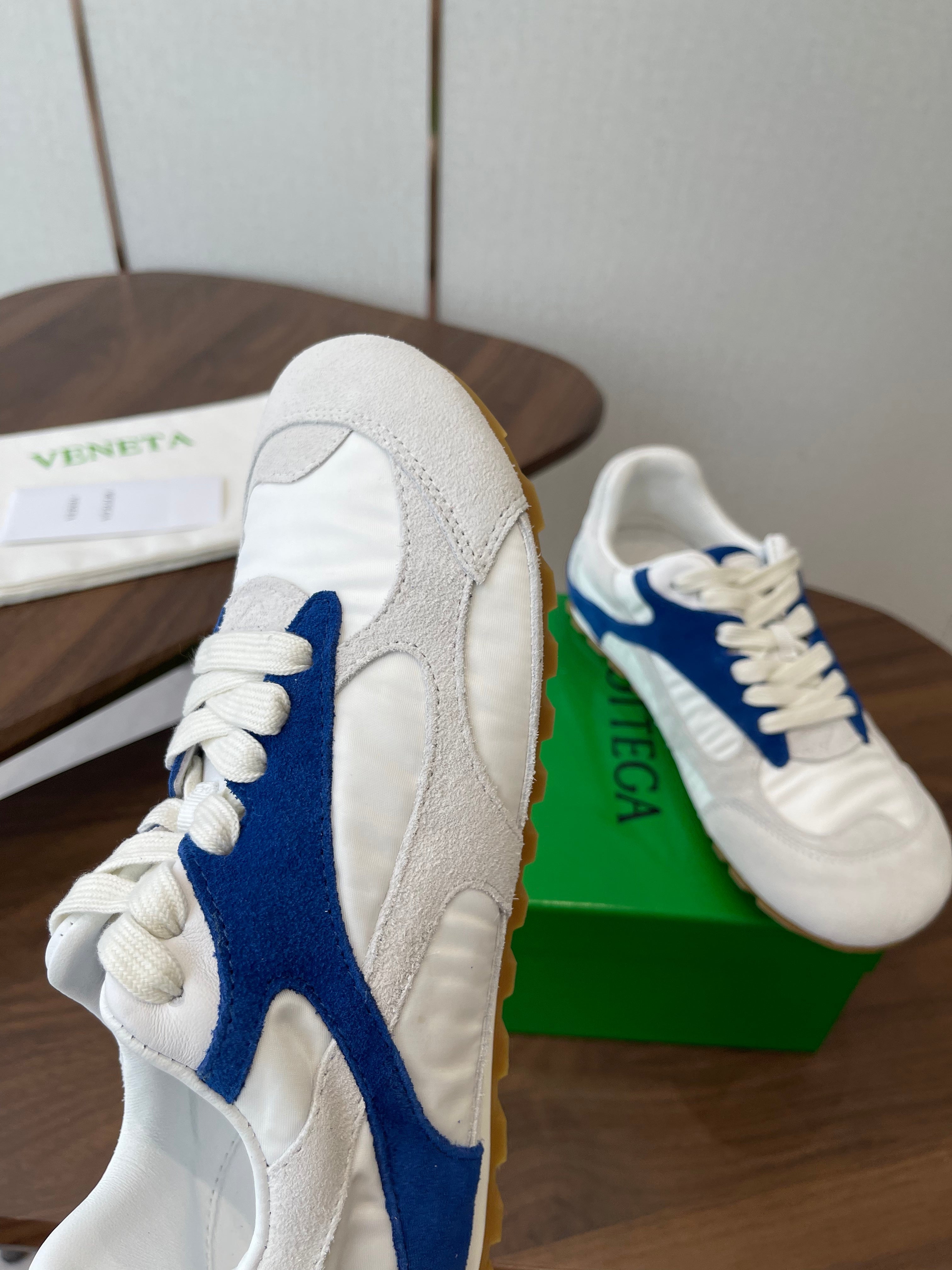 BOTTEGA VENETA 26S ORBIT FLASH SNEAKERS IN WHITE AND BLUE SUEDE
