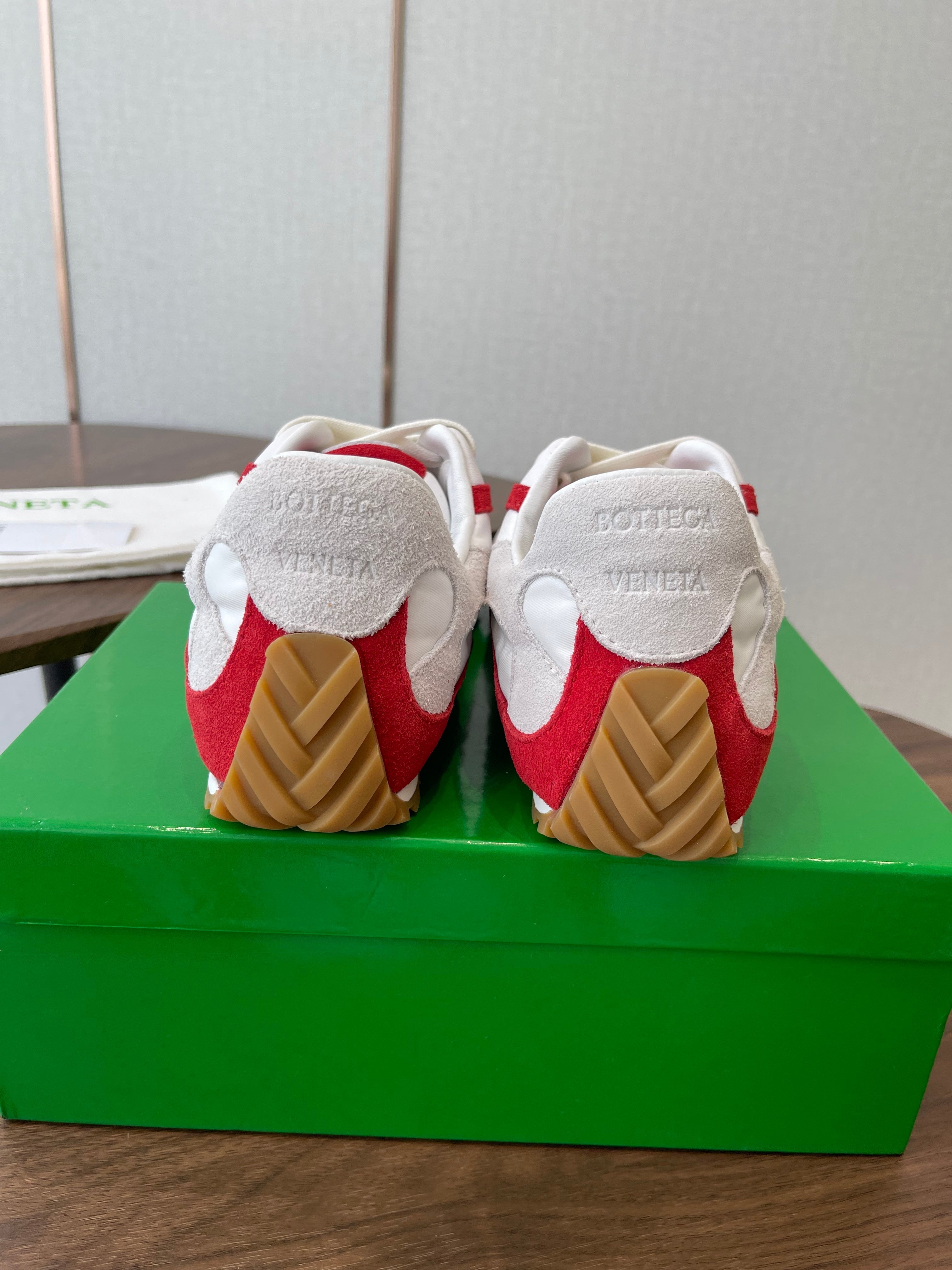 BOTTEGA VENETA 26S ORBIT FLASH SNEAKERS IN WHITE AND RED SUEDE