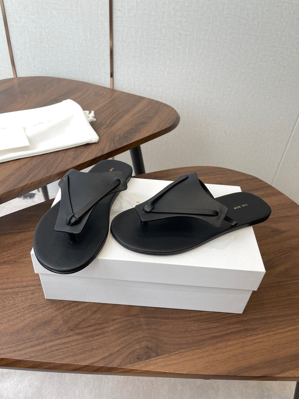 THE ROW 26S T STRAP THONG SANDALS IN BLACK CALFSKIN
