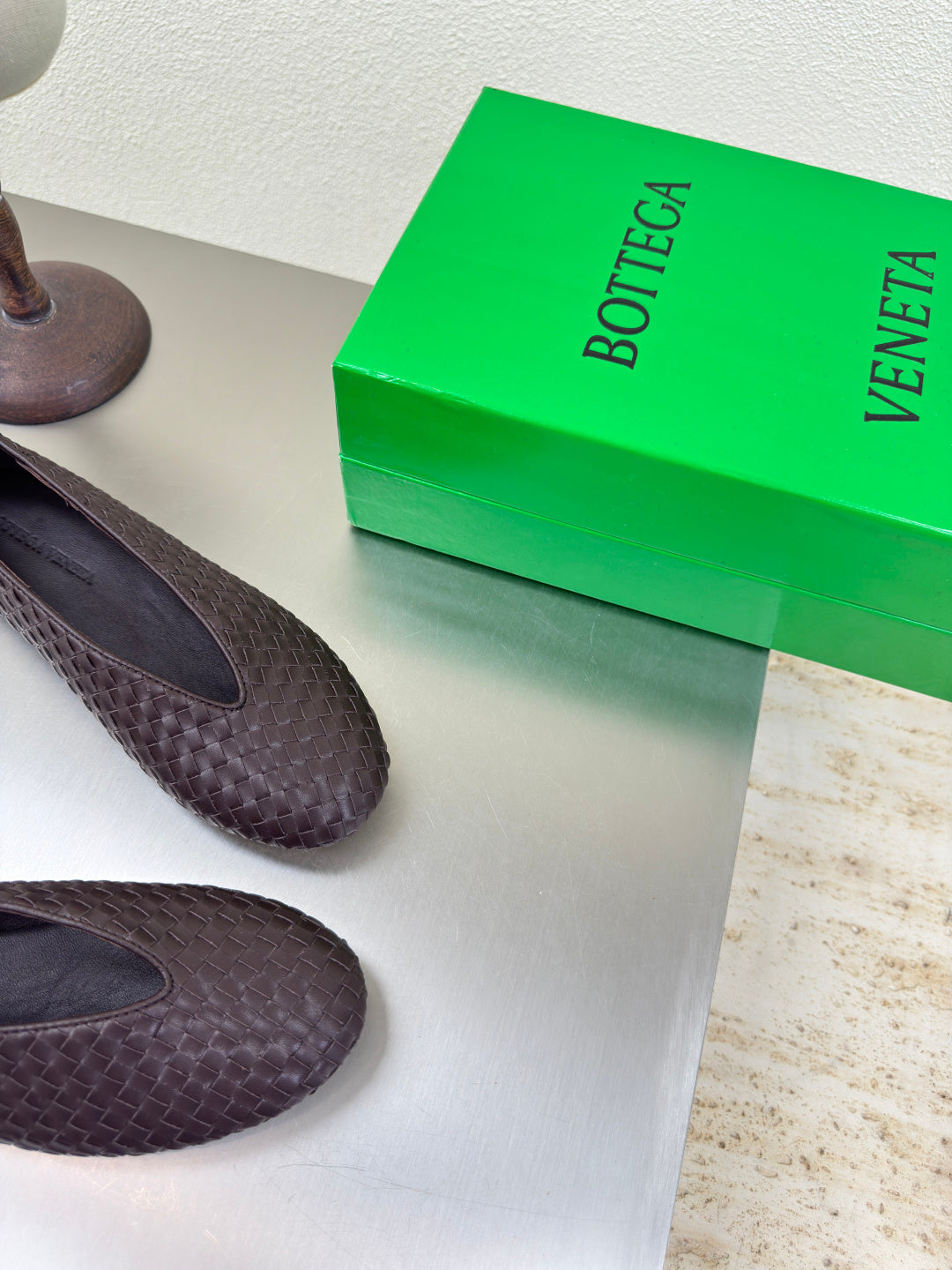 BOTTEGA VENETA 26S BALLET FLATS IN DARK BROWN WOVEN LAMBSKIN