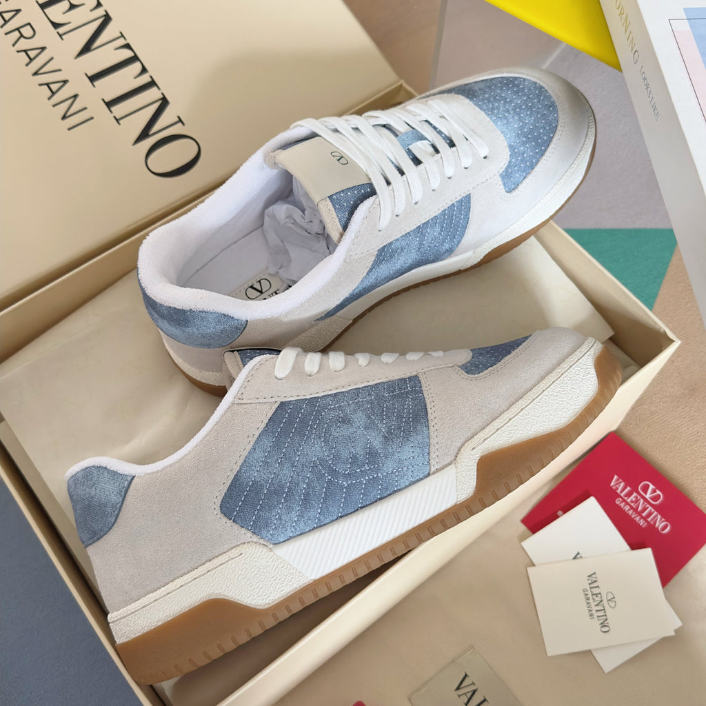 VALENTINO 25S GARAVANI FREEDOTS SNEAKERS IN BEIGE MIX BLUE SUEDE