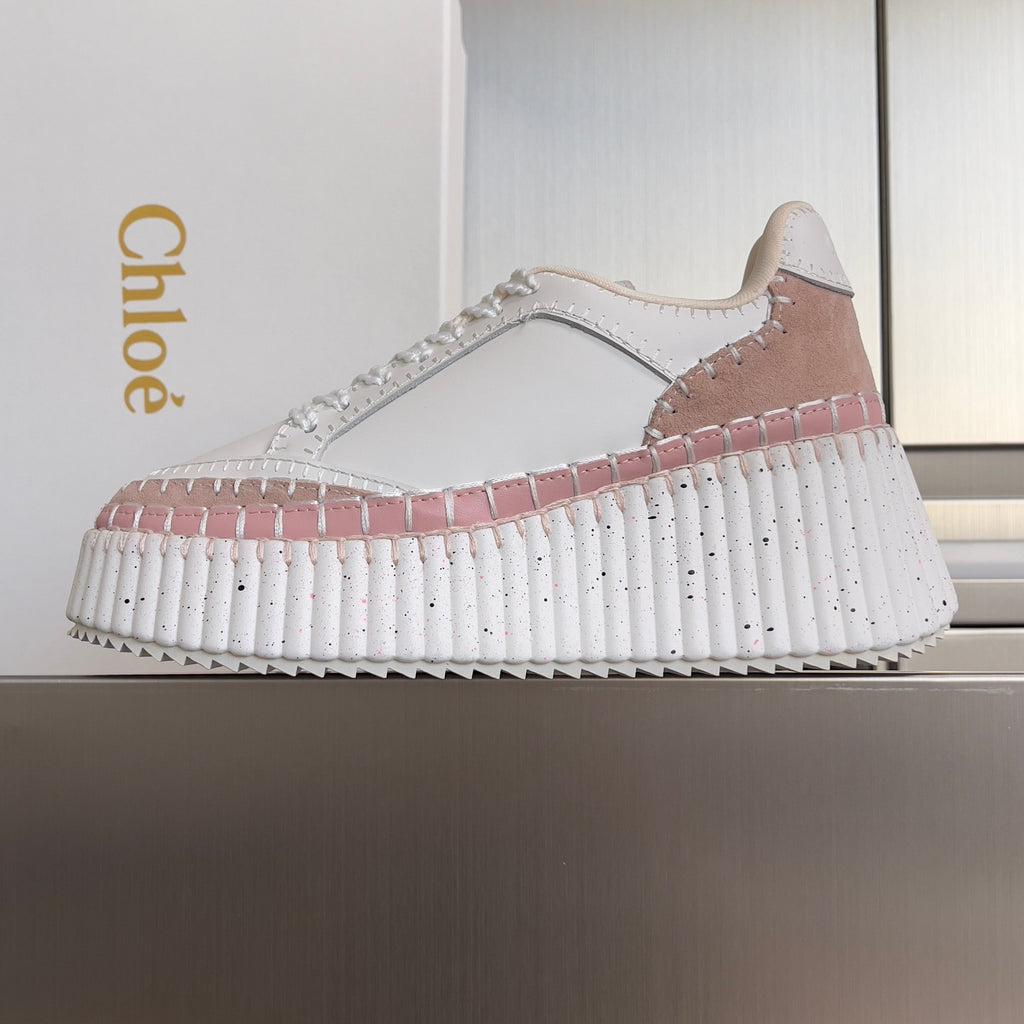 CHLOÉ 26S WEDGE SNEAKERS 70 MM IN WHITE CALFSKIN AND LIGHT PINK SUEDE