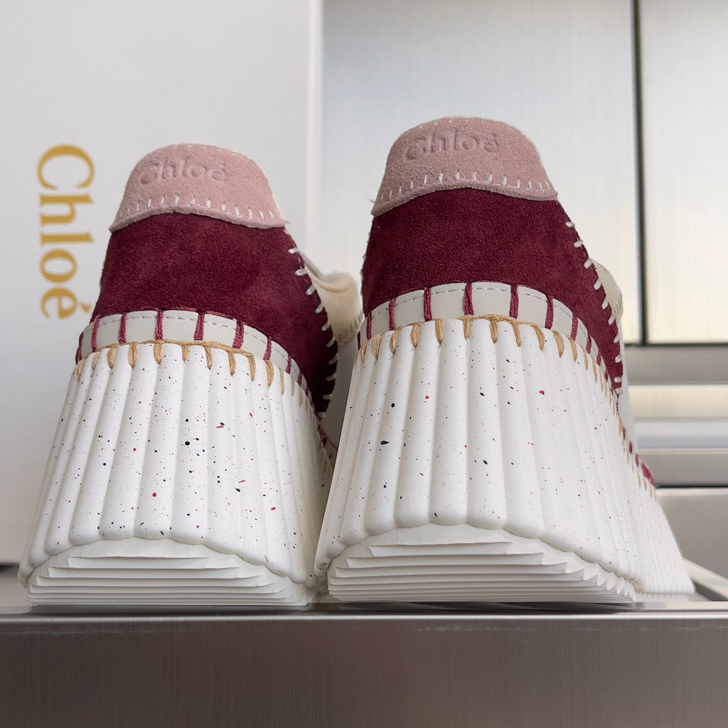 CHLOÉ 26S WEDGE SNEAKERS 70 MM IN WHITE CALFSKIN AND DARK RED SUEDE
