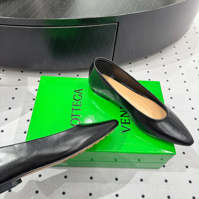 BOTTEGA VENETA 26S BALLET FLATS IN BLACK CALFSKIN
