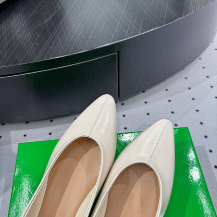 BOTTEGA VENETA 26S BALLET FLATS IN LIGHT BEIGE CALFSKIN