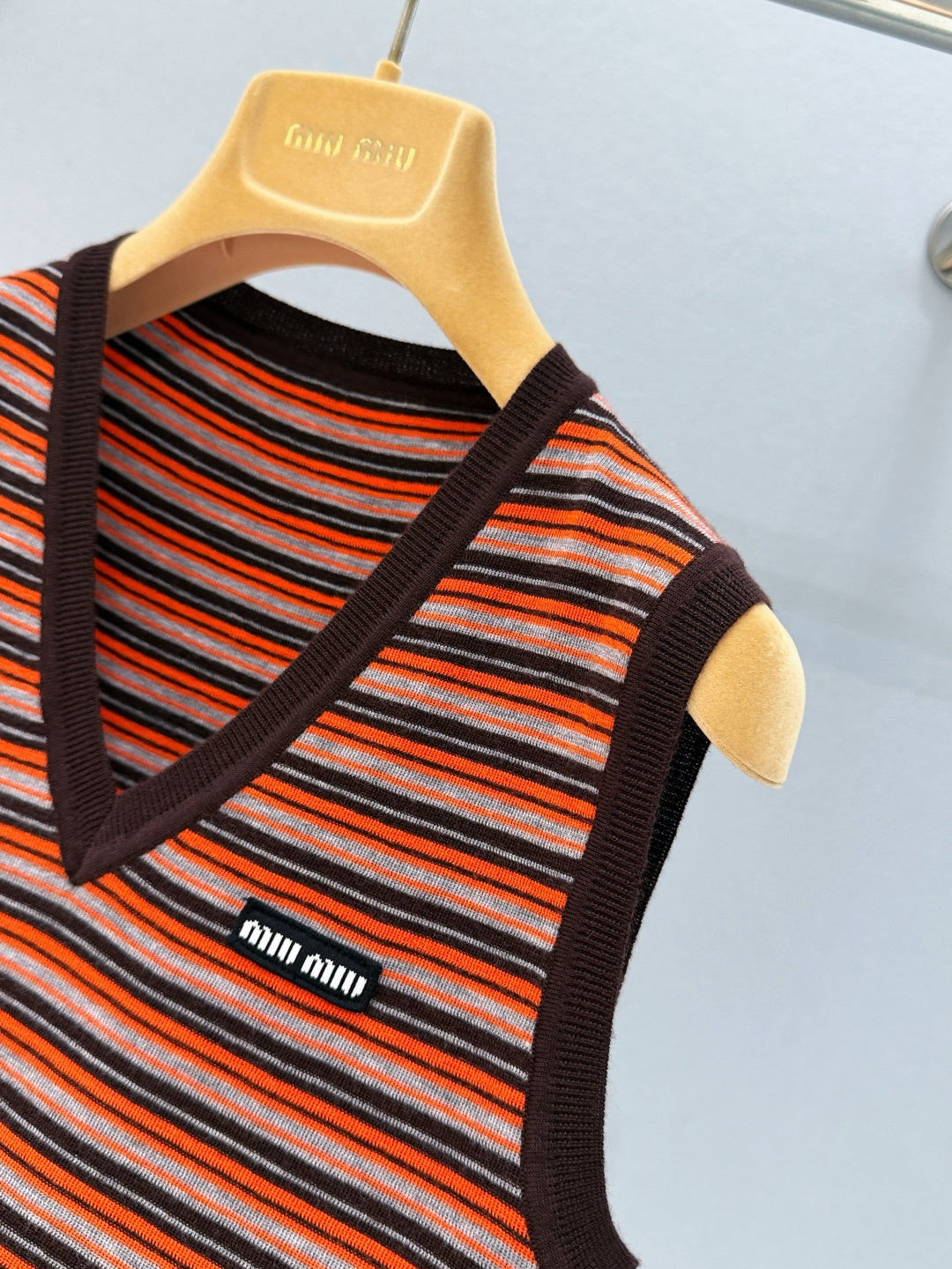 MIUMIU 26S V-NECK KNIT VEST 915