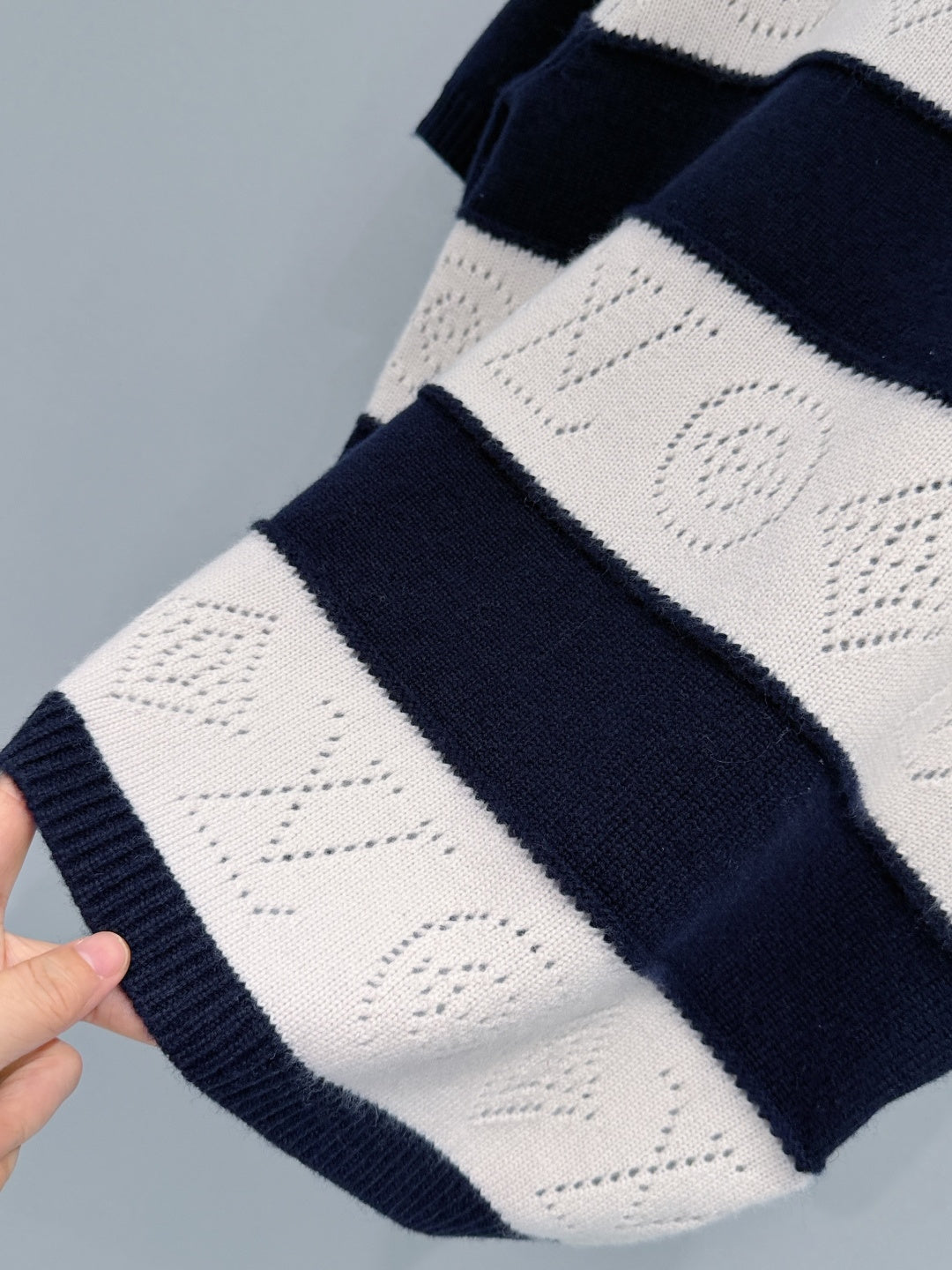 LV 26S SHORT-SLEEVED SWEATER STYLE 246