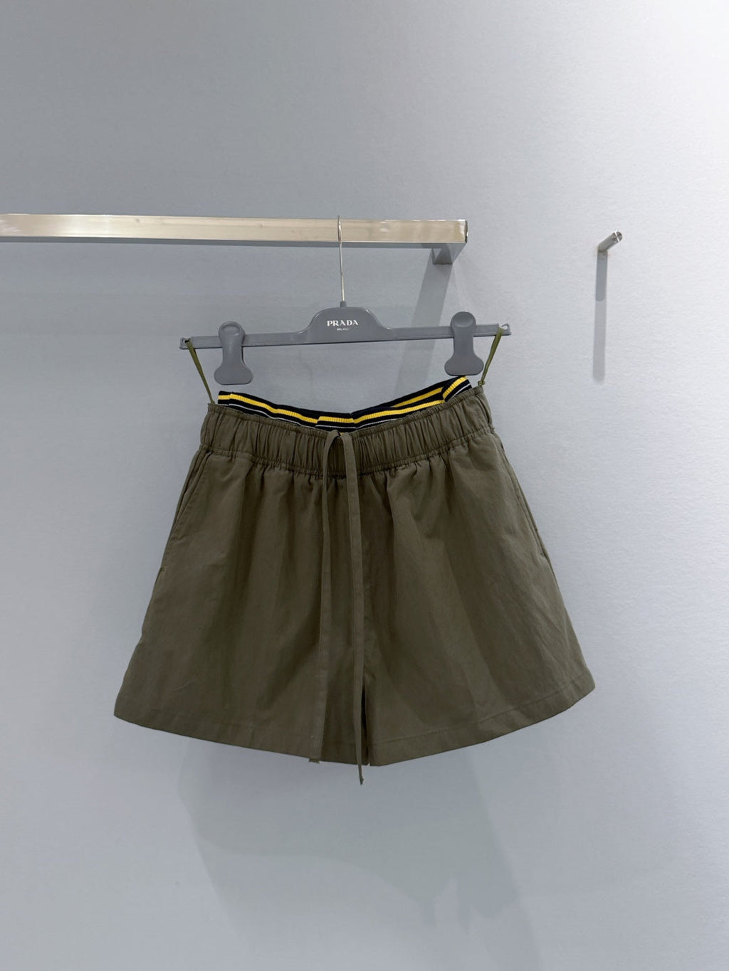 PRADA 26S SHORTS STYLE 860