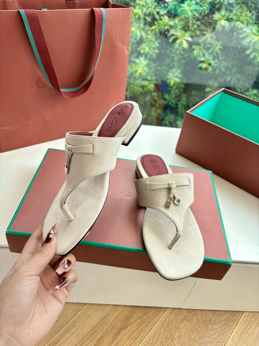 LP THONG SANDALS 25S IN CREAM BEIGE SUEDE