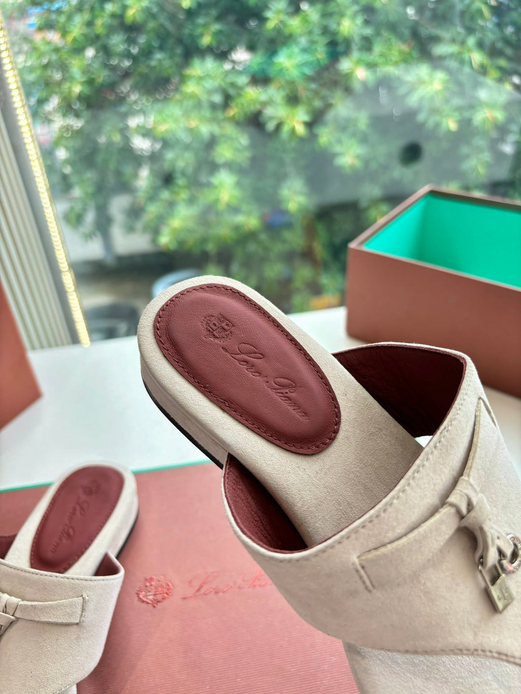 LP THONG SANDALS 25S IN CREAM BEIGE SUEDE
