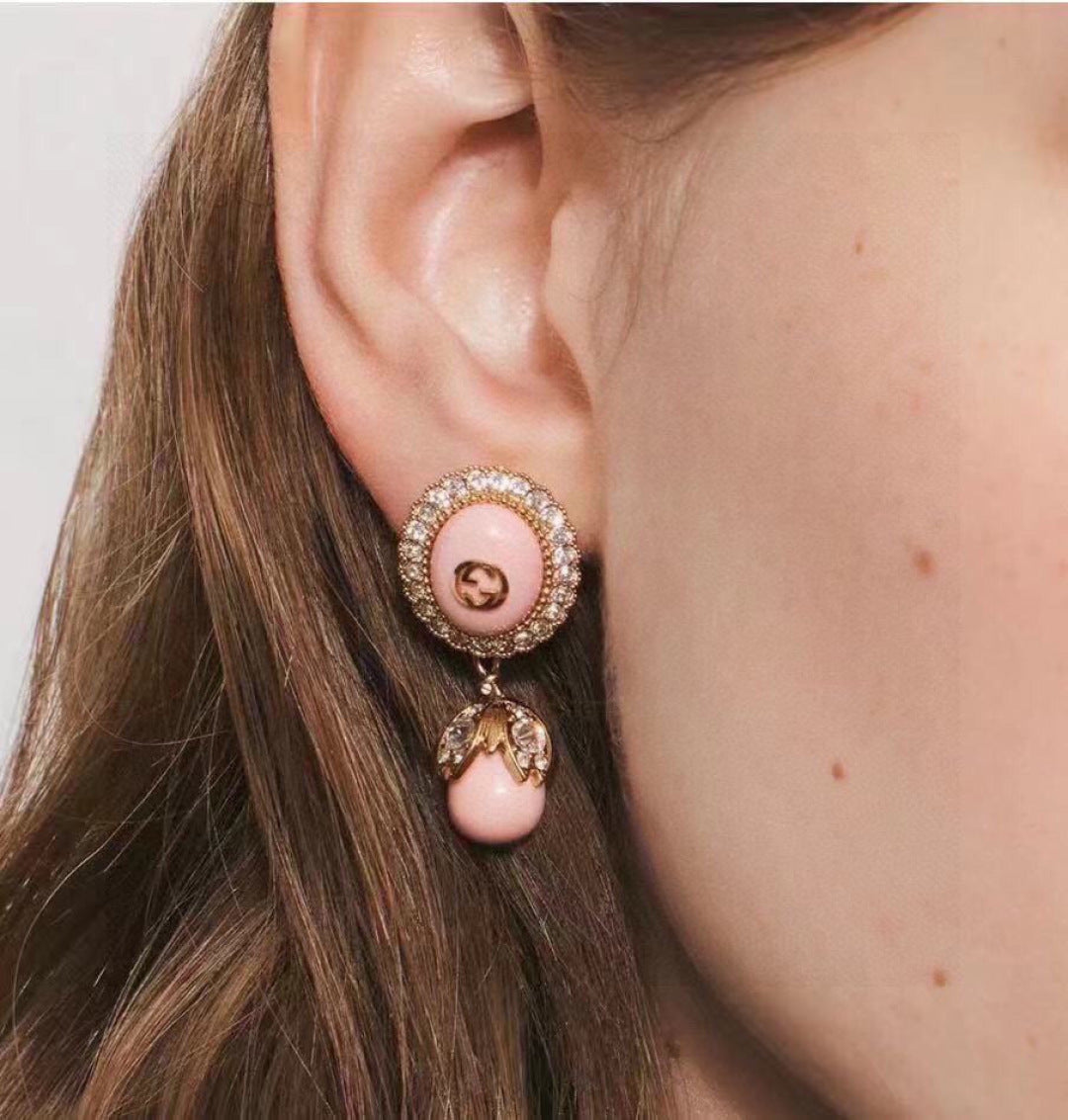 GUCCI 26S GG PINK ENAMEL HALO CRYSTAL DROP EARRINGS IN GOLD TONE METAL 624259
