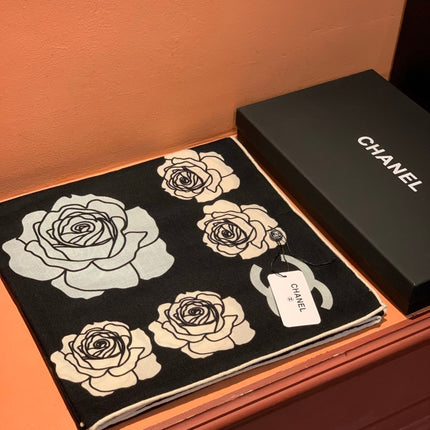 CHANEL 25S SCARF 140 CM IN CASHMERE AND SILK 943336