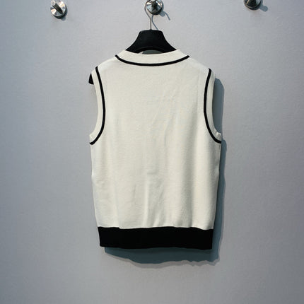 CHANEL 26S SLEEVELESS V-NECK BLAZER 669