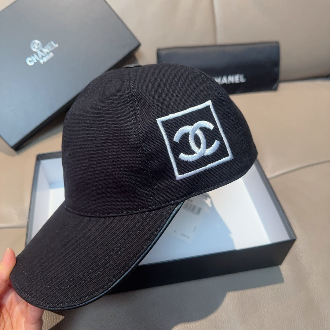 BASEBALL HAT IN BLACK DOUBLE C EMBROIDERED 674174