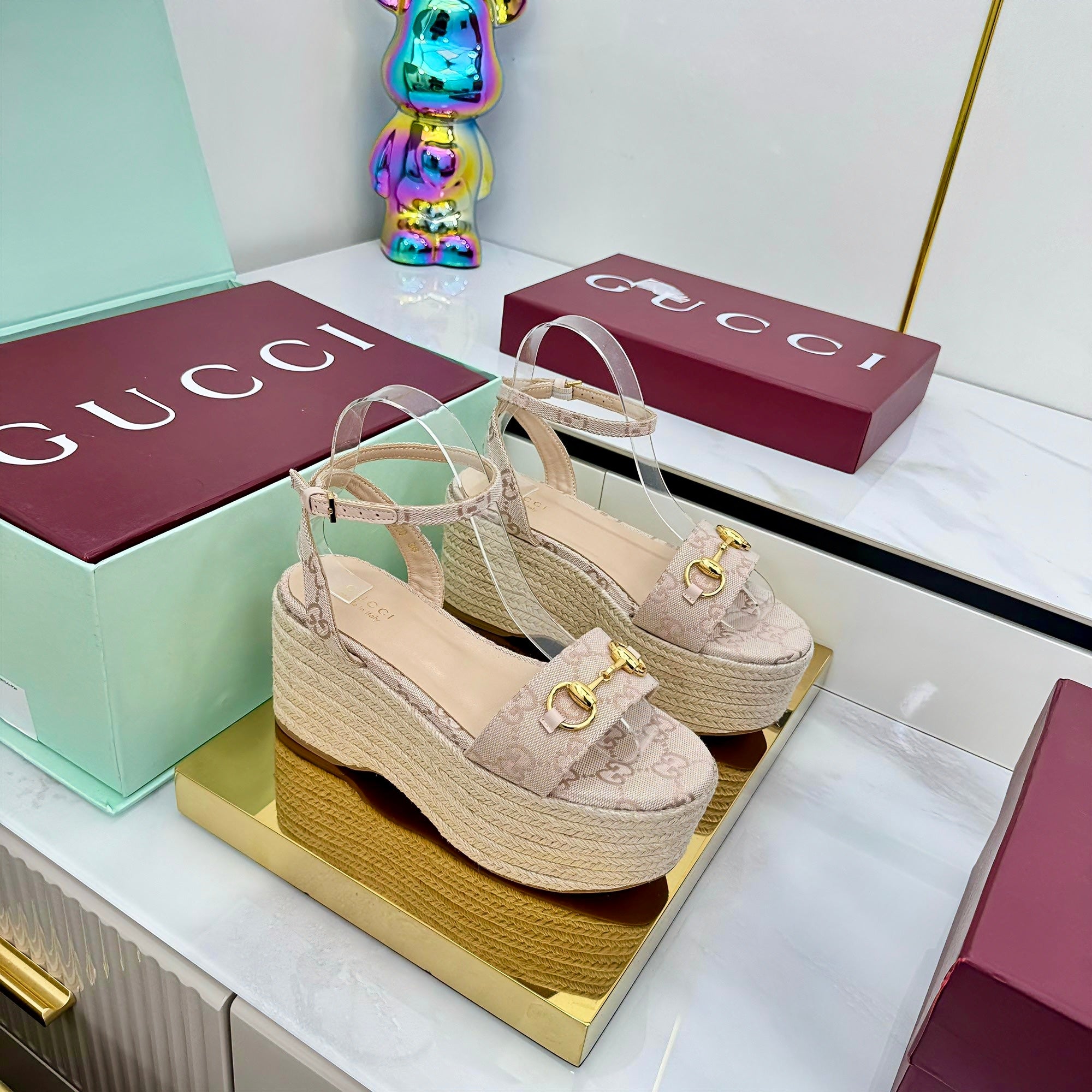 GG HIGH WEDGE SANDALS IN NUDE BEIGE FABRIC AND RAFFIA WITH GOLD HARDWARE