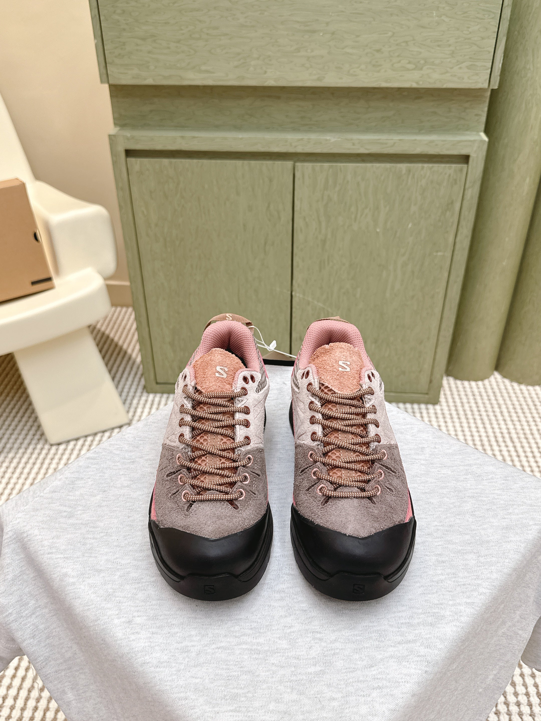 ALO 25S SALOMON X-ALP LTR SNEAKER IN MAUVE PINK SUEDE
