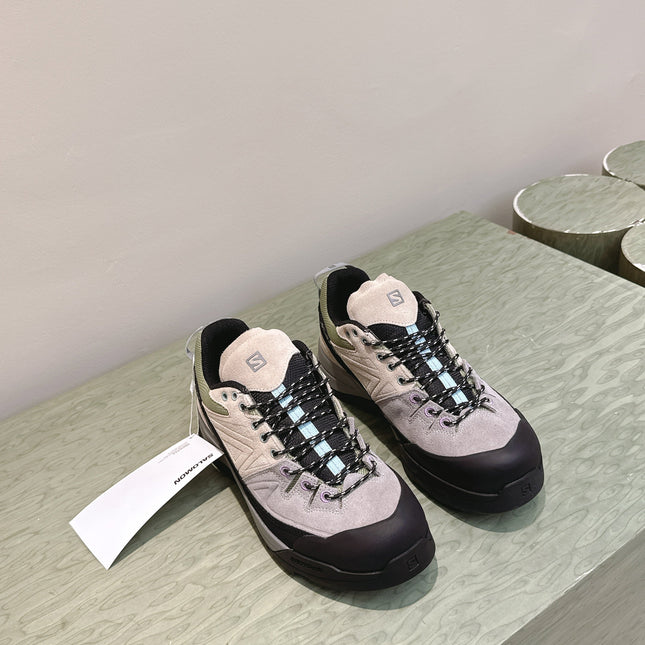ALO 25S SALOMON X-ALP LTR SNEAKER IN BEIGE AND GREY SUEDE