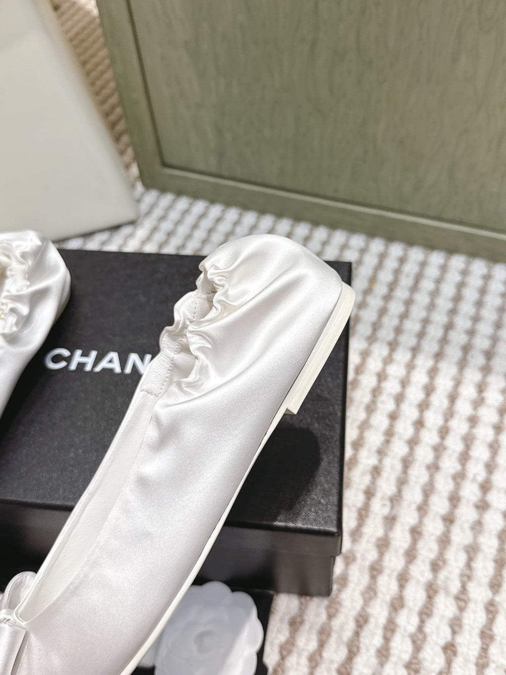 CHANEL 25S MARY JANE BALLET FLATS IN WHITE SILK SATIN