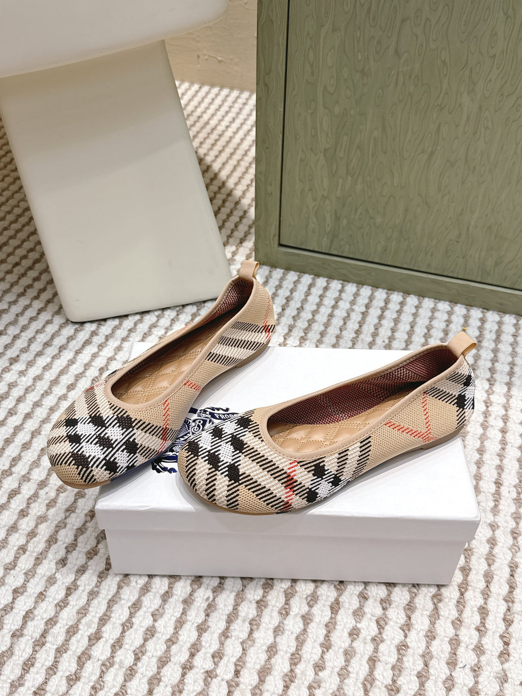 BURBERRY 26S BALLET FLATS IN BEIGE AND BLACK KNIT