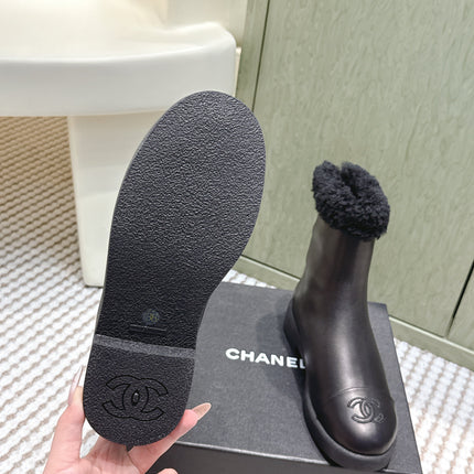 CHANEL 25S CALF-HIGH BOOTS IN BLACK CALFSKIN LINED WITH SHEEPSKIN