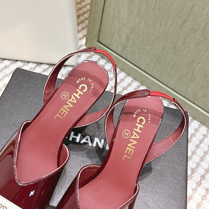 CHANEL 25S HIGH-HEELED SQUARE-TOE SLINGBACK 90MM IN DARK RED AND WHITE CALFSKIN