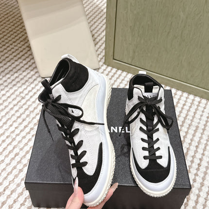 CHANEL 25S HIGH-TOP SNEAKERS IN BLACK AND WHITE CALFSKIN AND SUEDE