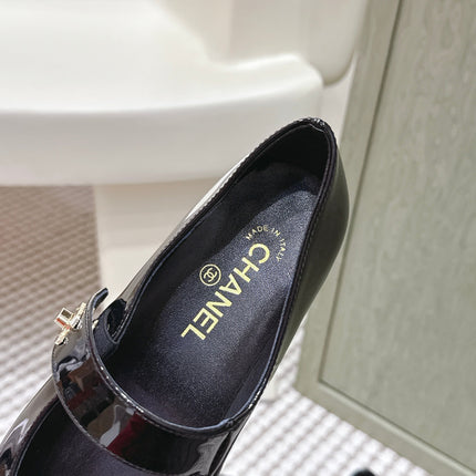 CHANEL 25S MARY JANE FLAT IN BLACK PATENT CALFSKIN WITH BLACK VELVET CAP TOE