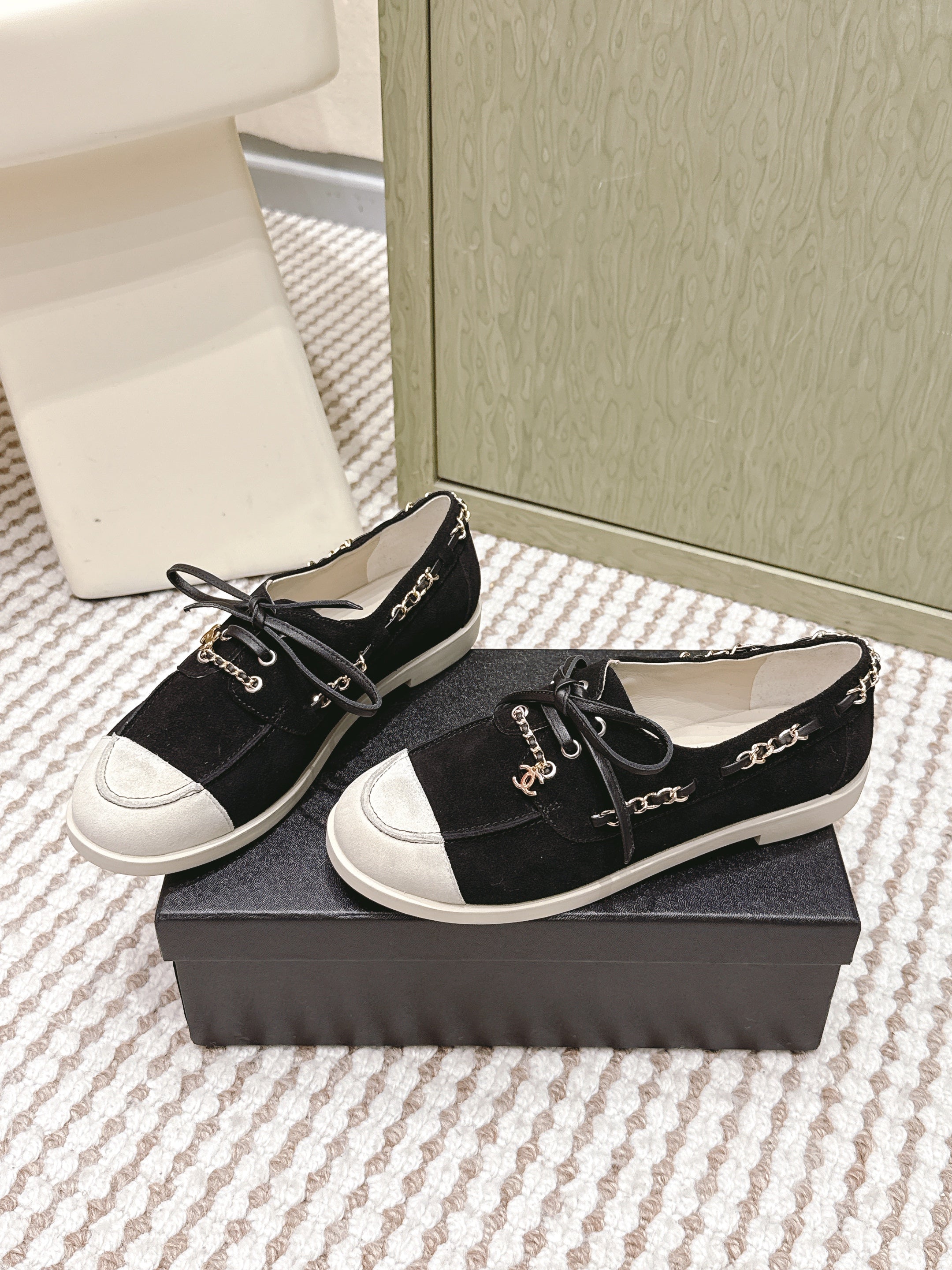 CHANEL 25S MOCCASINS IN BLACK AND LIGHT GREY SUEDE