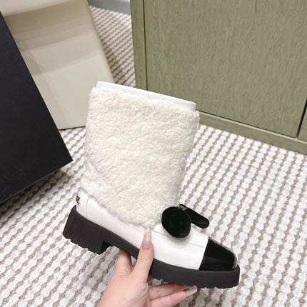 CHANEL 25S ANKLE BOOTS IN WHITE SHEARLING LAMBSKIN AND BLACK PATENT CALFSKIN