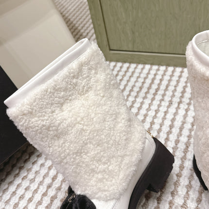 CHANEL 25S ANKLE BOOTS IN WHITE SHEARLING LAMBSKIN AND BLACK PATENT CALFSKIN