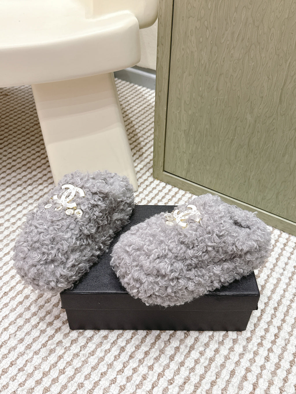 CHANEL 25S CLASSIC FURRY SLIDES IN GRAY WITH DOUBLE C LOGO