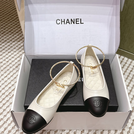 CHANEL 25S BALLERINA SHOES IN WHITE AND BLACK CALFSKIN GOLD HARDWARE