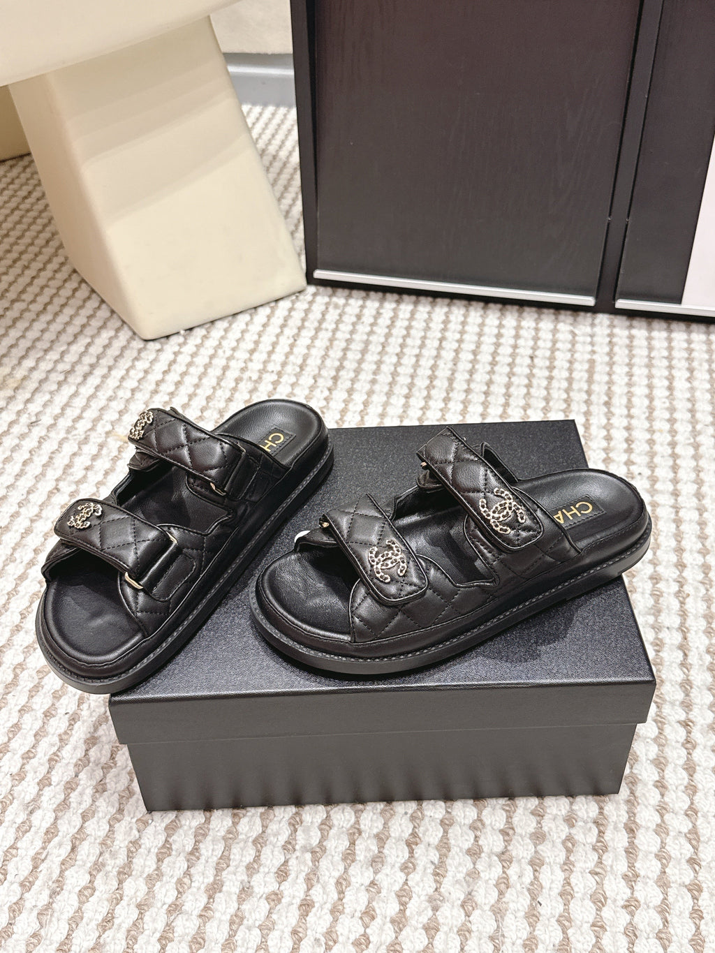 CHANEL 26S SANDALS IN BLACK CALFSKIN