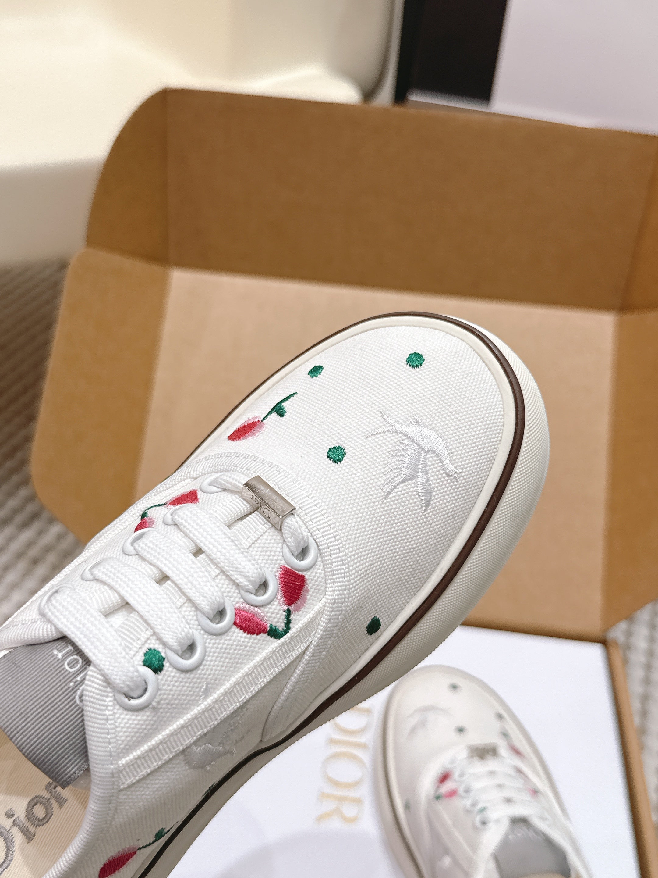 DIOR 26S SALTWIND SNEAKER IN WHITE FABRIC STYLE 1