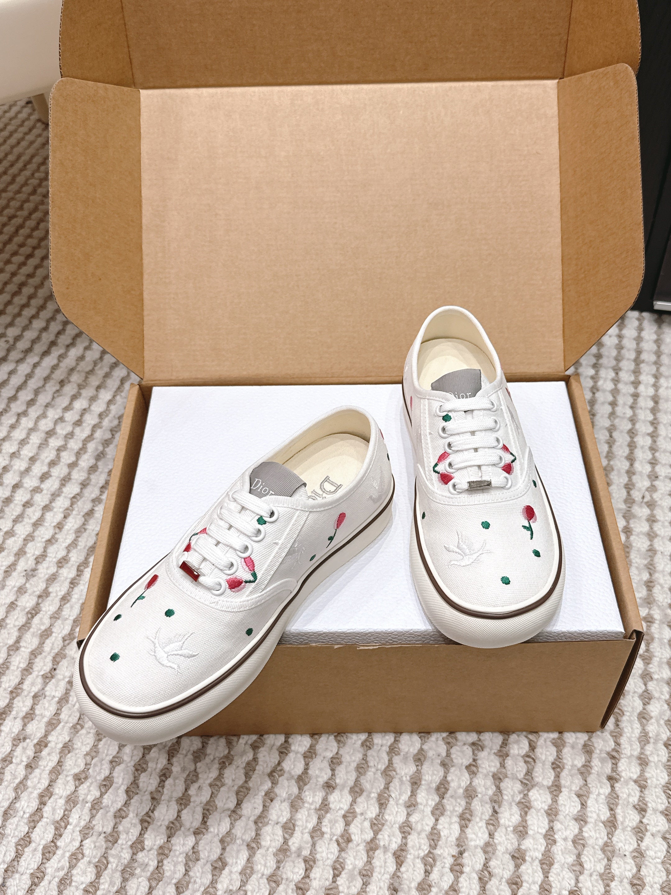 DIOR 26S SALTWIND SNEAKER IN WHITE FABRIC STYLE 1