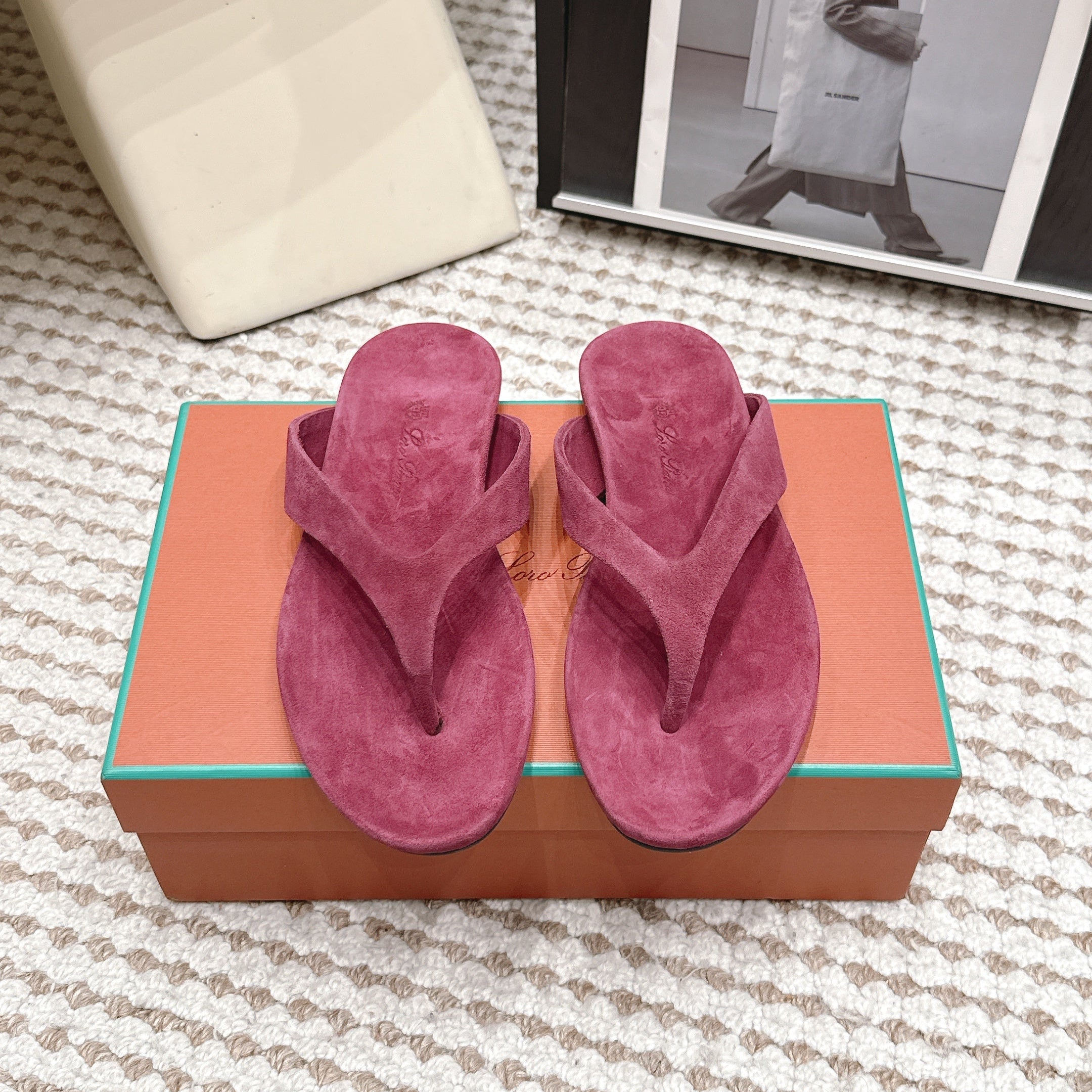 LP 26S THONG SANDALS IN DARK PINK SUEDE