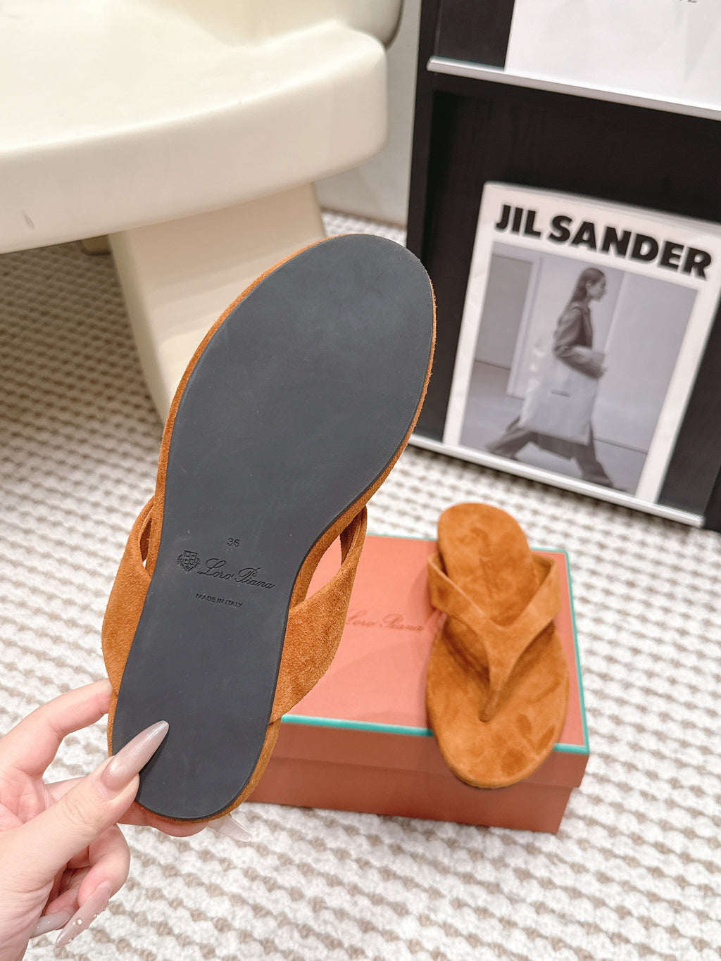 LP 26S THONG SANDALS IN CAMEL BROWN SUEDE